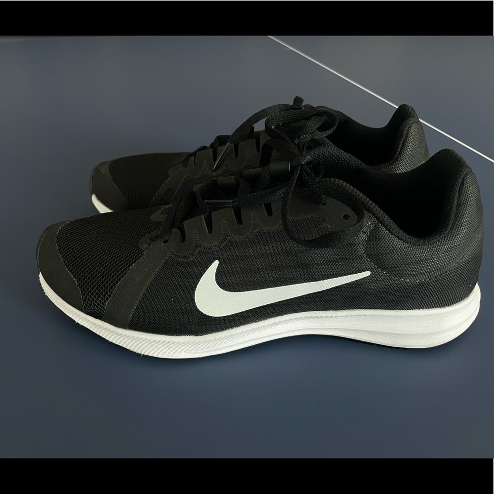Nike black down shifter shoes 8 size 6 Y